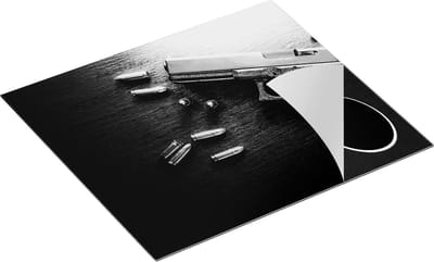 Chefcare Inductie Beschermer Pistool met Kogels op Tafel - Zwart Wit - 60x50 cm - Afdekplaat Inductie - Kookplaat Beschermer - Inductie Mat