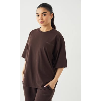 Dames DSGN Studio Sport Training Club Oversized T-shirt | Coffee Bean | Maat: XS