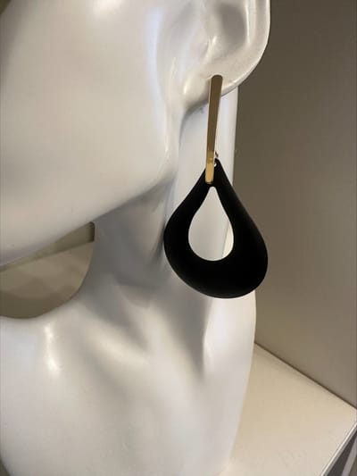 zwart/goudkleurige waterdruppel oorbellen | Make up | Parfum | Moederdag | Verjaardagscadeau| Cadeautje| Valentijnsdag| Kado | sieraden | vaderdag | oorbellen | oorsieraden