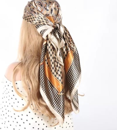 Hoofdsjaal - Satijnen Haar Sjaal - Festival Look - Vierkante Sjaal - Fantasie - Zomer Sjaal - Haarband - Classy - Goudbruin - Khloe