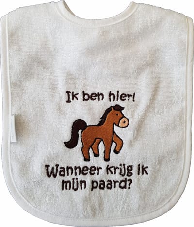 Witte slab met "Ik ben hier! Wanneer krijg ik mijn paard?" - paardrijden, manege, paardje, paarden