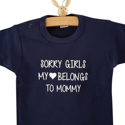 Baby tekst mama Romper sorry girls, my heart belongs to mommy | korte mouw | blauw | maat 50/56
