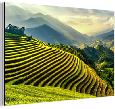 Aluminium schilderij 180x120 cm - Wanddecoratie metaal - Terrassen van rijstvelden met op de achtergrond een berglandschap in Vietnam - Metalen muurdecoratie woonkamer - Decoratie industrieel - Foto op dibond - Industriële accessoires slaapkamer