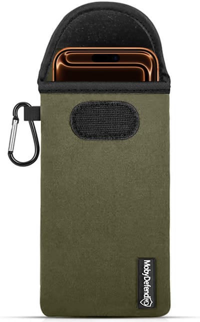 MobyDefend Hoesje - Geschikt voor iPhone 17 Pro Max - Neopreen Pouch Met Karabijnhaak - Insteek - Riemlus - Groen