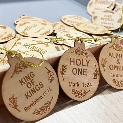VANDAAG VERZONDEN - 15 Stuks - Kerst - Hanger - Kerstbal - Kerststal Bethlehem - Jezus Jesus - Lamb Servant Savior Bread Word Glory King Messiah - Bijbel Bijbelstudie