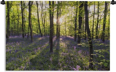 Wandkleed Bos - Paarse bloemen in het bos Wandkleed katoen 90x60 cm - Wandtapijt met foto