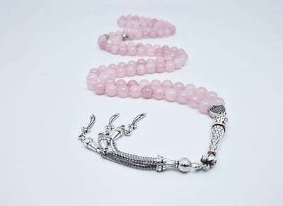 Handgemaakte tesbih "Tasbih" natuursteen "Roze kwartz" - Aantal kralen 99 - Diameter kralen 8MM - met metaal tassel "Zwaarden" - Een mooi cadeau-idee