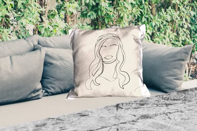 Sierkussen Buiten - Vrouwen - Quotes - Line art - Tekst - 60x60 cm - Weerbestendig