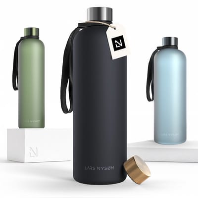 LARS NYSØM Blæst Ultralichte tritan-waterfles 1500ml - BPA-vrij, lekvrij, geschikt voor koolzuurhoudende dranken - Inclusief 2 deksels (Carbon Black)