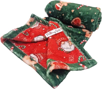 Kerst Hondendeken - Zachte Fleece Deken Hond / Hondenplaid - Rood - Kerstmis - Kerstkabouters - Gnomey Glamour - Paw My God!