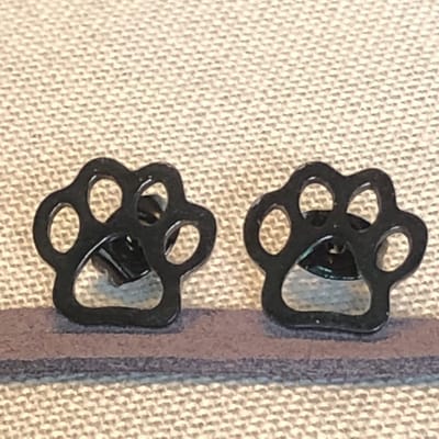 GoedeDoelen.Shop | Oorbellen black Paw | Oorbellen | Oorstekers | Pootafdruk Oorbellen | Rescue Paws | Paws | Zwarte Oorbellen | Cadeautje | Wellness-House