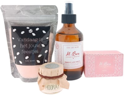Al Bara Rozenwater Cadeauset – Rozenzeep, Bodyscrub & Kaars “Hooray” – Feestelijk Cadeau voor Vrouwen