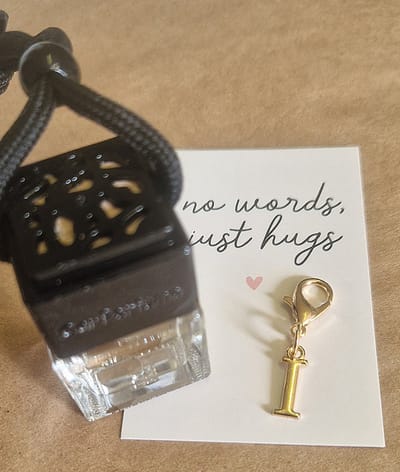 Autoparfum LUXOR by LETTER - I - Pockethug - 8 ml - Auto parfum | Car perfume | Autogeur | Autogeurtje | Parfum auto | Auto luchtje | Autoparfum houder | Autogeurtje | Autogeur | Car Perfume | Luchtverfrisser | Moederdag | Vaderdag | Vaderdag cadeau