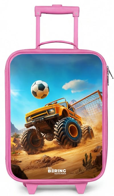 NoBoringSuitcases.com® - Kinderkoffer roze - Kindertrolley meisje - Monstertruck scoort goal in woestijnstadion - Koffer kind lichtgewicht - Reiskoffer trolley voor kinderen - Koffertje met lichtgevende wieltjes - Rolkoffer