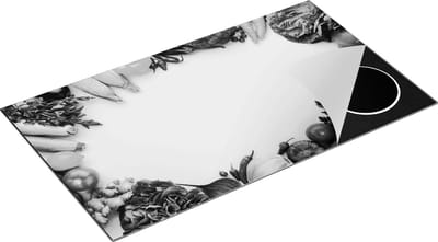 Chefcare Inductie Beschermer Groente op een Witte Achtergrond - Groentes - Zwart Wit - 90x50 cm - Afdekplaat Inductie - Kookplaat Beschermer - Inductie Mat