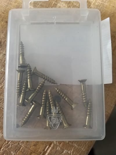 Houtschroeven 3,0 x 16 mm. lang. - Messing - Platkop. Koperkleur. 14 stuks. Deltafix.