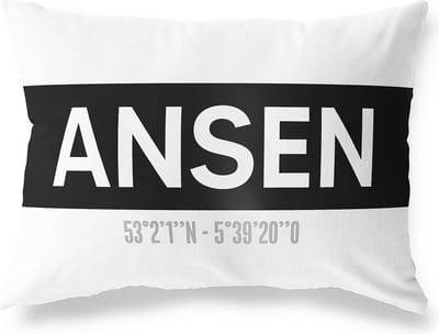 Tuinkussen ANSEN - DRENTHE met coördinaten - Buitenkussen - Bootkussen - Weerbestendig - Jouw Plaats - Studio216 - Modern - Zwart-Wit - 50x30cm