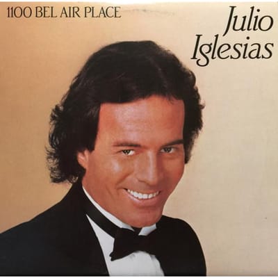 LP Plaat JULIO IGLESIAS  1100 Bel Air Place QC39157 Columbia 1984 Canada Pop Gebruikt black