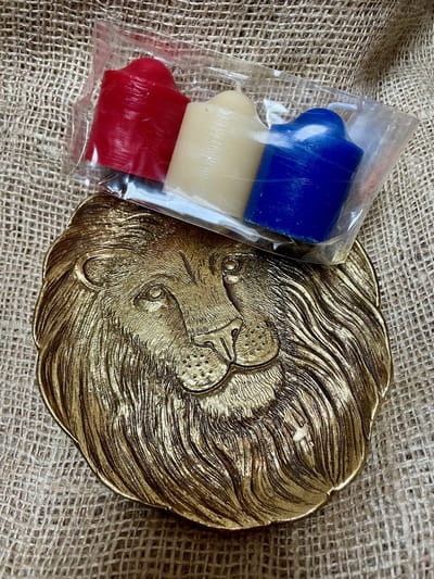 Hollande set Kaarsen en leeuwen schaaltje - Kaars - Schaal - Goud - Rood - Wit - Blauw - Nederland - NL - Nederlands - Cadeau set - Kado - Woon - Woonaccessoire - Woonaccessoires - Sfeer - Ontspanning - Interieur - Home - Deco - Decoratie Decoratief