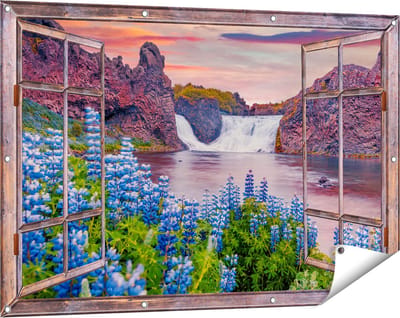 Gards Tuinposter Doorkijk Waterval met Blauwe Lupine Bloemen - 120x80 cm - Tuindoek - Tuindecoratie - Wanddecoratie buiten - Tuinschilderij