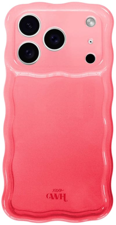 xoxo Wildhearts Glossy Wavy Case Watermelon Sugar telefoonhoesje - Geschikt voor iPhone 17 Pro - Golvend hoesje - Glimmende silicone case met golven - Vlekbestendig - Camerabescherming - Roze / Rood