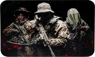 Gaming Muismat met Gecamoufleerde Soldaten - Hoge kwaliteit foto voor tijdens het gamen | Muismat gedrukt op polyester - 27 x 36 x 0.2 cm - Antislip muismat - 2 mm dik - Muismat met foto - Heerlijk voor tijdens het gamen