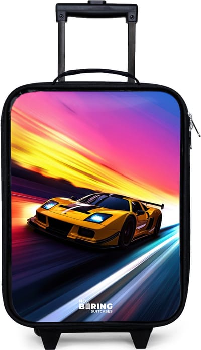 NoBoringSuitcases.com® - Kinderkoffer jongen - Kindertrolley meisje - Gele raceauto bij kleurrijke zonsondergang - Koffer kind lichtgewicht - Reiskoffer trolley voor kinderen - Koffertje met lichtgevende wieltjes - Rolkoffer zwart