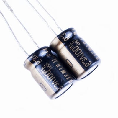 Audio Condensatoren - Hoge Kwaliteit Componenten - Audio Verbetering - Zijdevezel Constructie - 100uf 6.3V - Bruin