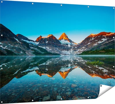 Gards Tuinposter Berg Assiniboine bij het Meer in Canada - 160x120 cm - Tuindoek - Tuindecoratie - Wanddecoratie buiten - Tuinschilderij