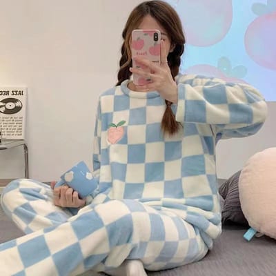 Warme Nachtkleding voor de Winterverdikte Plus Size Koraalfluwelen Pyjama's Dames Warm Lange Mouw Effen Kleur Ruitjes Broek Huispak Se 2XL gray