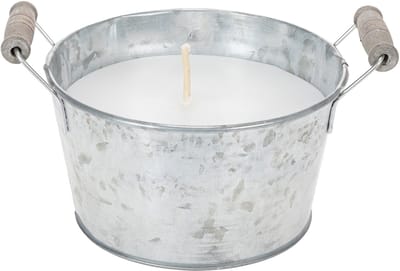 Kaars in een zinken emmer voor sfeervolle decoratie op terras en balko