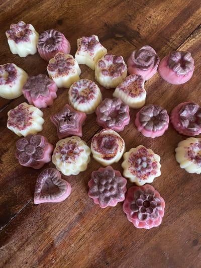 Smeltende Relax Bad Bonbons met Rozenblaadjes (Voor Moederdag bijvoorbeeld) 5 stuks Puur Natuur!! van OmAnne Prijs inclusief (€6) verzending!!