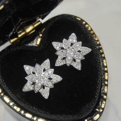 Sterling Bloem Oorbellen voor Dames Sierlijk Veelzijdig Dagelijkse Accessoires Schitterende Zirkonia Elegante Sieraden gray