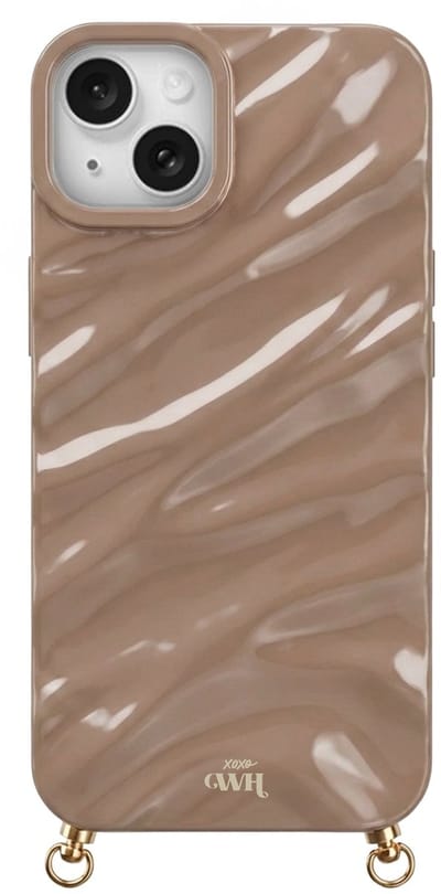 xoxo Wildhearts Glaze Cord Case Taupe telefoonhoesje - geschikt voor iPhone 13 - Dream hoesje geschikt voor telefoonkoord - Glimmende silicone case met plooien - Vlekbestendig hoesje met haakjes - Beige / Creme