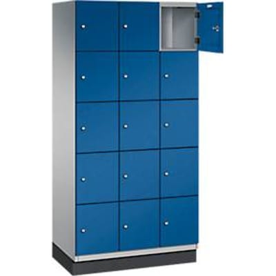 C+P Cambio lockerkast, 3 vakken, 15 vakken, met plint, B 900 x D 525 x H 1980 mm, blank aluminium/ gentiaanblauw