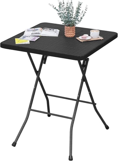 Klaptafel voor tuin of balkon – Inklapbare bijzettafel voor buitengebruik – Vierkante tafel met rotanlook – Ideaal voor camping en bistro – 61 x 73 x 61 cm