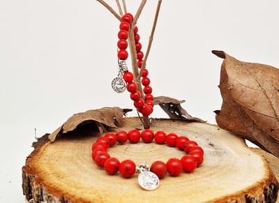 Handgemaakte natuursteen Geluksarmband met hanger "Astrologische Symbolen " Rode howliet " -8 mm diameter van de korrel- Diameter armband 20 cm - Kies je favoriete Astrologische Symbolen - Een mooi cadeau voor familie en vrienden