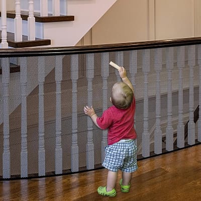 Trapveiligheidsnet - 300 x 79 cm - Babyveiligheidsnet - Balkonveiligheidsnet - Robuust en verstelbaar veiligheidshek van mesh - Beschermingsnet voor trap en balkon - Vangnet en relingnet - Geschikt voor kinderen, huisdieren - Zwart