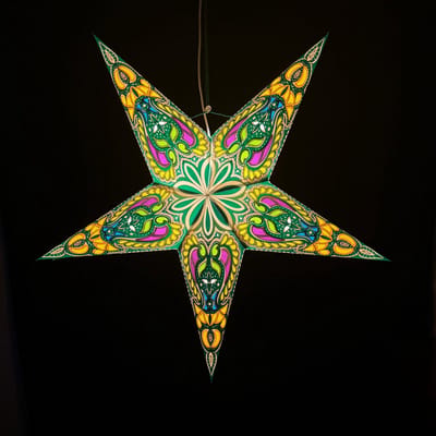 MoreThanHip - Kerstster papier met verlichting - 60 cm diameter, 24 cm diep – Kerst ster voor binnen – Ganesha Groen Multicolour – Incl. 3 m. snoer met stekker, schakelaar en E14-fitting – Kerst Raam decoratie – Kerstversiering – Kerstverlichting