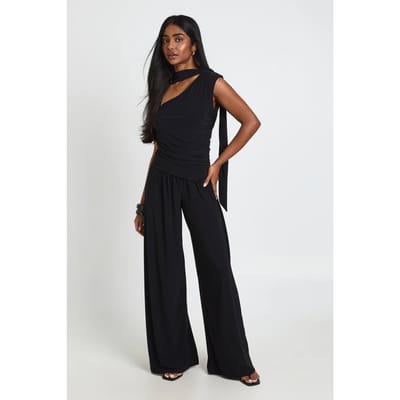 boohoo Dames Glanzende One-shoulder Jumpsuit Met Draperie Detail | Black | Maat: 8
