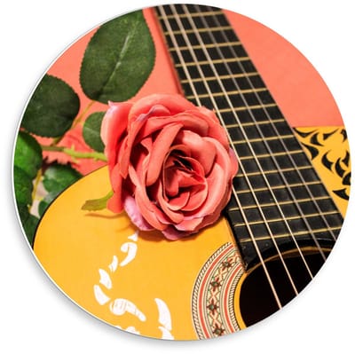 KuijsFotoprint - Schilderij - Gele Gitaar Met Kussen - Zwart, Groen, Bruin, Geel En Roze - 50 X 50 Cm