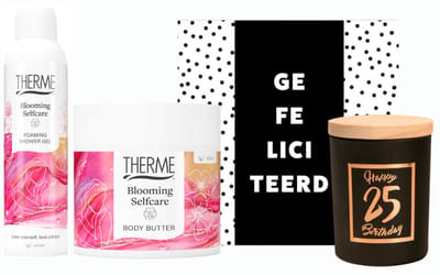 Therme Cadeauset Blooming Selfcare Verjaardag 25Jaar - Therme Shower Foaming 200 ml Blooming Selfcare - Therme Bodybutter 225gr Blooming Selfcare - Paper Dreams Kaars Klein Gold/White 25 Jaar