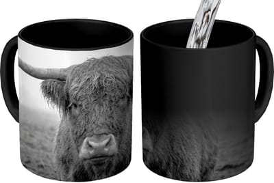 Magische Mok - Foto op Warmte Mokken - Koffiemok - Schotse hooglander - Zwart - Wit - Gras - Magic Mok - Beker - 350 ML - Theemok