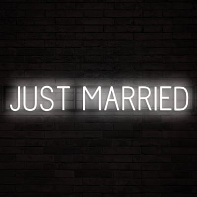 JUST MARRIED - Lichtreclame Neon LED bord verlicht | SpellBrite | 107,55 x 16 cm | 6 Dimstanden & 8 Lichtanimaties | Reclamebord neon verlichting