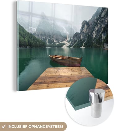 MuchoWow® Glasschilderij 40x30 cm - Schilderij acrylglas - Mist - Sneeuw - Berg - Boot - Foto op glas - Schilderijen