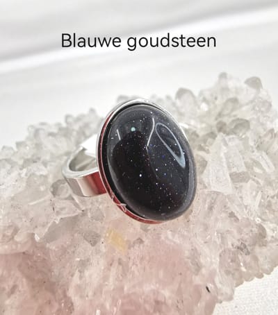 Ring - RVS - Goudsteen - Blauw - ovaal - Zilverkleurig - maat 16 - Spirituele betekenis: Goudsteen geeft kracht, energie en hoop, bevordert het een positieve kijk op het leven en werkt het opbeurend.
