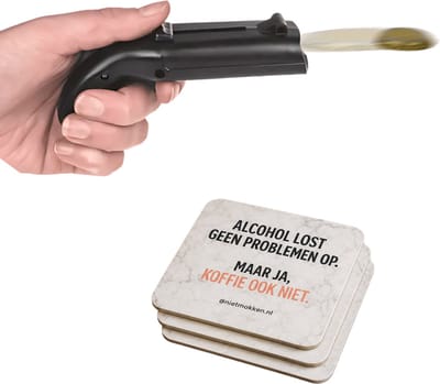 NietMokken.nl - Bottle Cap Gun Set – Bierdop Pistool met 3 NietMokken® Viltjes – Bierdop Schieter – Flessendop Opener – Origineel Cadeau – Aan beide zijden bedrukt