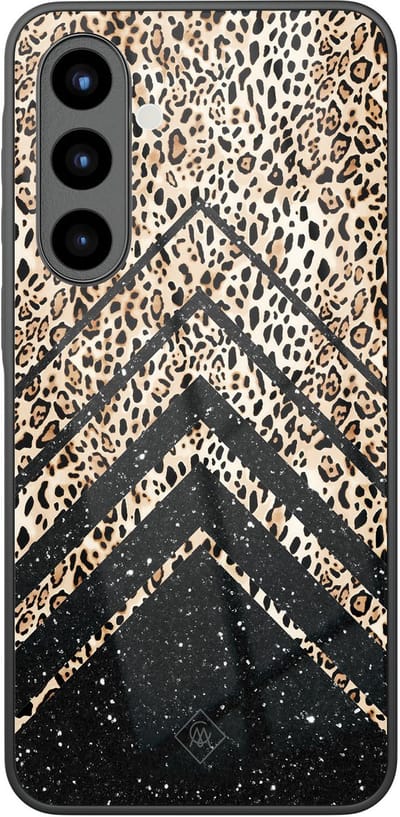 Casimoda® hoesje - Geschikt voor Samsung Galaxy A57 - Chevron Luipaard - Luxe Hard Case Zwart - Backcover telefoonhoesje - Zwart