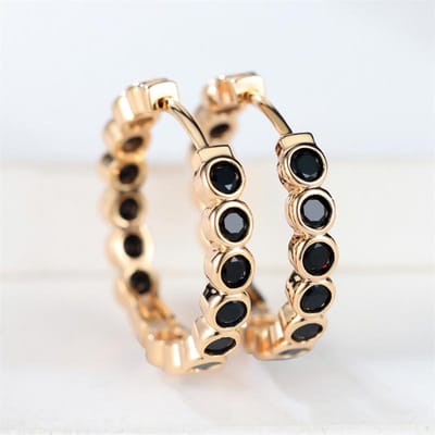 Luxe Dames Kleine Zwarte Ronde Oorbellen Bedeltje Geelgouden Kleur Trendy Zirkonia Steen Bruiloft Sieraden beige