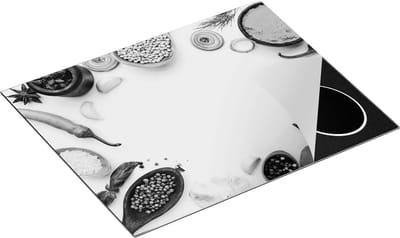 Chefcare Inductie Beschermer Kruiden op een Witte Tafel - Zwart Wit - 65x50 cm - Afdekplaat Inductie - Kookplaat Beschermer - Inductie Mat